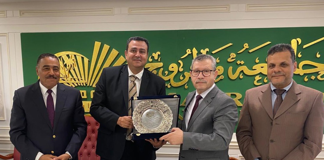 In the presence of the governor and community leaders, Matrouh University honors its president in a grand celebration.